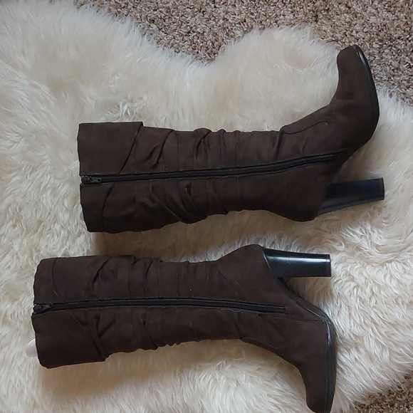 Brown soft slouch boots - Picture 2 of 7